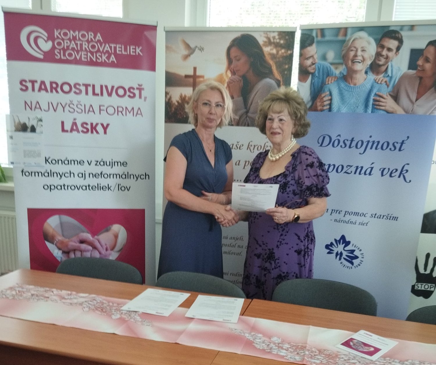 Komora opatrovateliek Slovenska nadviazala spoluprácu s Fórom pre pomoc starším
